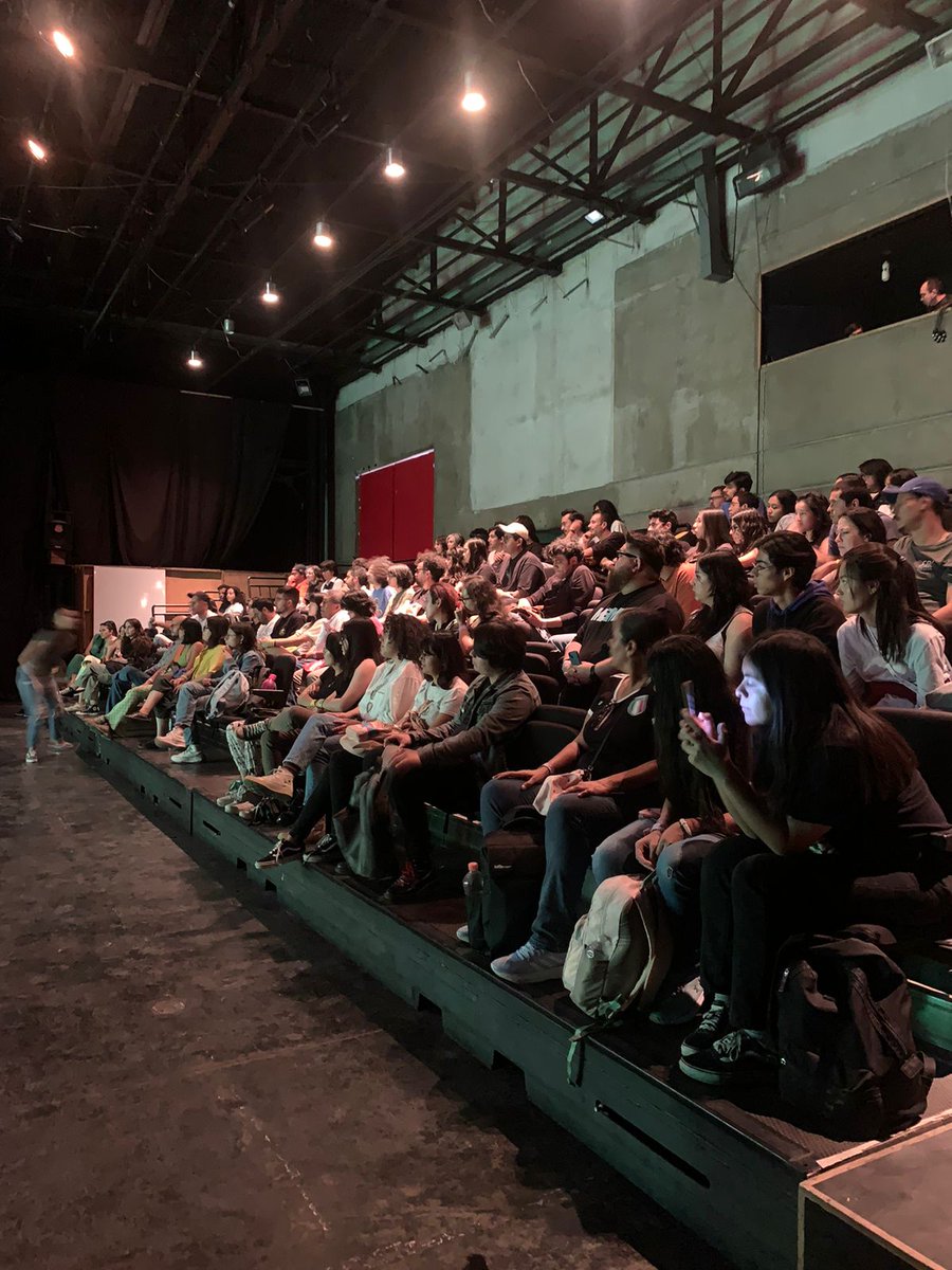 Casa llena en la última conferencia de los #TreceMaravillososAños con #AliceBloomfield artista de Reino Unido recientemente fichada en #BlackDogFlims. ✨

Nos vemos en los conciertos de clausura 🥁
Foro del Museo de la Ciudad de Querétaro

#NuevasFormasdeVer