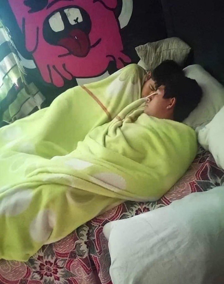 *no me gusta dormir con nadie*
yo con mi amix: