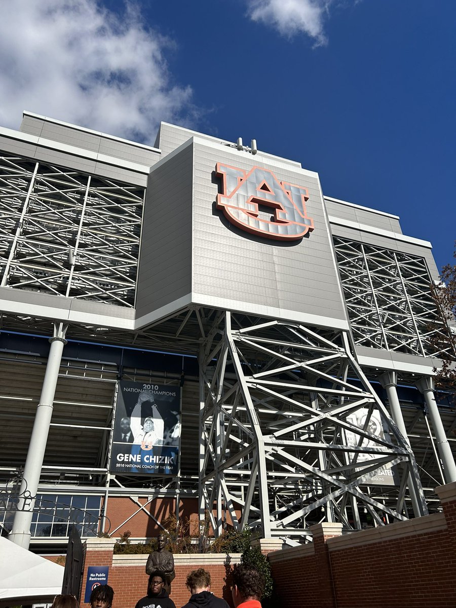 Brandonevans07's tweet photo. Had a good time at @AuburnFootball great experience @KACWarriorFB @RecruitGeorgia #LB #2025 https://t.co/fRO0odONPA