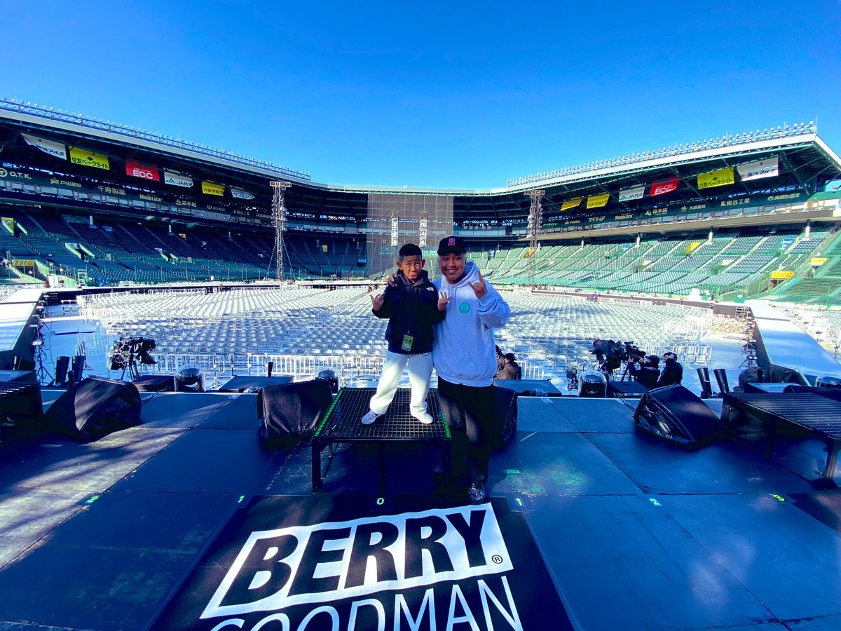 阪神甲子園球場にて、3万人のLIVE🔥

"伝説の1日"になりました㊗️🤝

夢のような、
最高に幸せな時間でした。

寒い中、本当にありがとうございました😭

またここから10年、
同い年3人と愉快な仲間たちと
夢を語っていきたいと思います🌈

#ベリーグッドマン