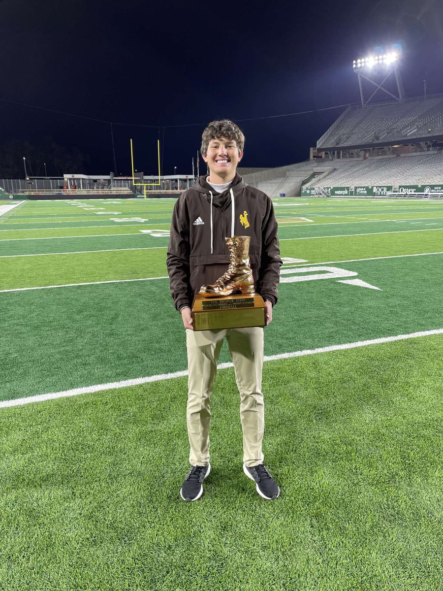 Happy senior day to our lone senior manager Garrett Lynde! Thankful for the four years of hard work he has put in. #RideForTheBrand