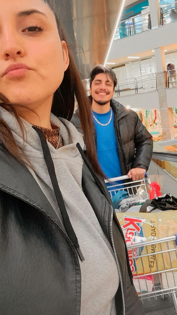 98c_sandy's tweet photo. Pero que lindo es tener a una persona a tu lado que te de todo su amor  y te proteja ❤️ 
Como lo hace mi novio🥰 Agradezco al destino y la vida entera que te hayas crusado en mi camino💝 https://t.co/rcXfcsssbU