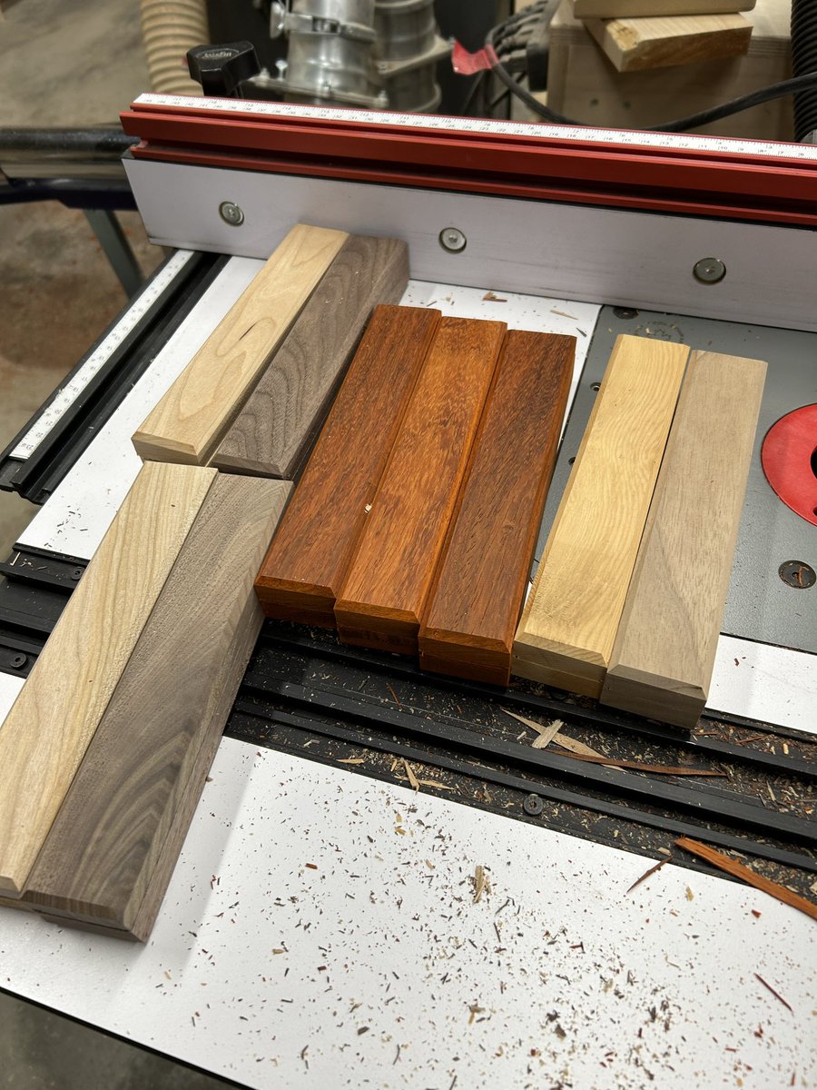mebmakes's tweet photo. Bus is done, time to get back to the shop and make new things. #woodworking #craftalong #db2023 #dice #ttrpg https://t.co/cHCsdjn08N