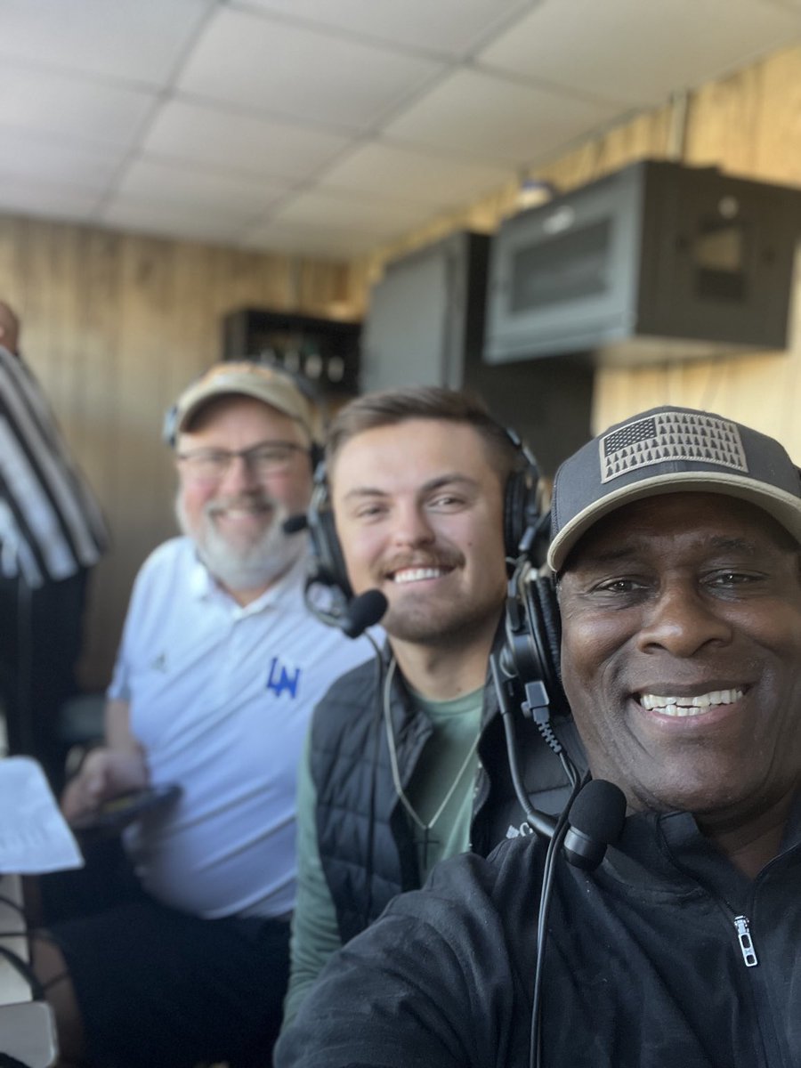 nepsy37's tweet photo. Had a blast hanging out with #Mikemoore &amp; #FordmartinTV ⁦@BahakelSports⁩ for the 1st ⁦@CMSAthletic1⁩ Middle School Football Championship Game. #PiedmontMiddle 🏆⁦@VTOSPORTS⁩ https://t.co/PhCIsJxLXd