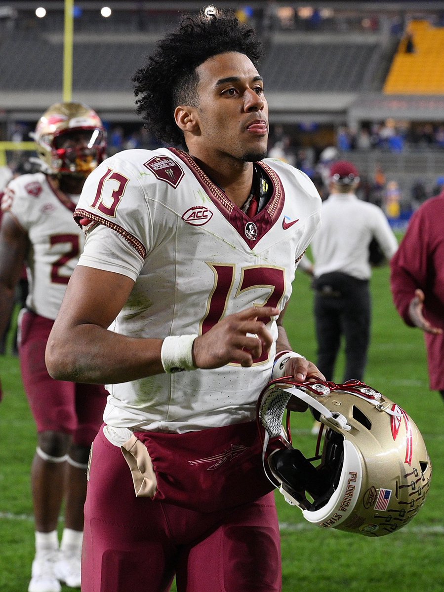 BleacherReport's tweet photo. Jordan Travis has been carted off after suffering a leg injury vs North Alabama 🙏 https://t.co/lMlcpedSaD