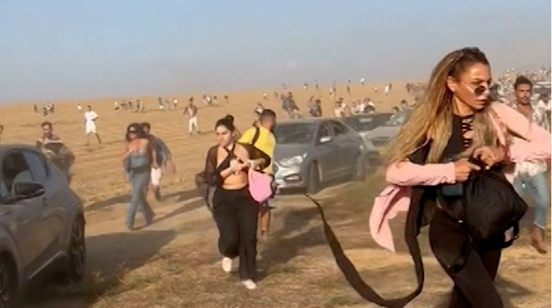 🚨‼️ REVELATIONS : une enquête officielle israélienne confirme que des fêtards du festival de musique Nova ont été tués par des tirs d'hélicoptère Apache israélien. L'enquête ajoute que le Hamas n'aurait pas été au courant de l'existence de ce festival avant d'arriver à