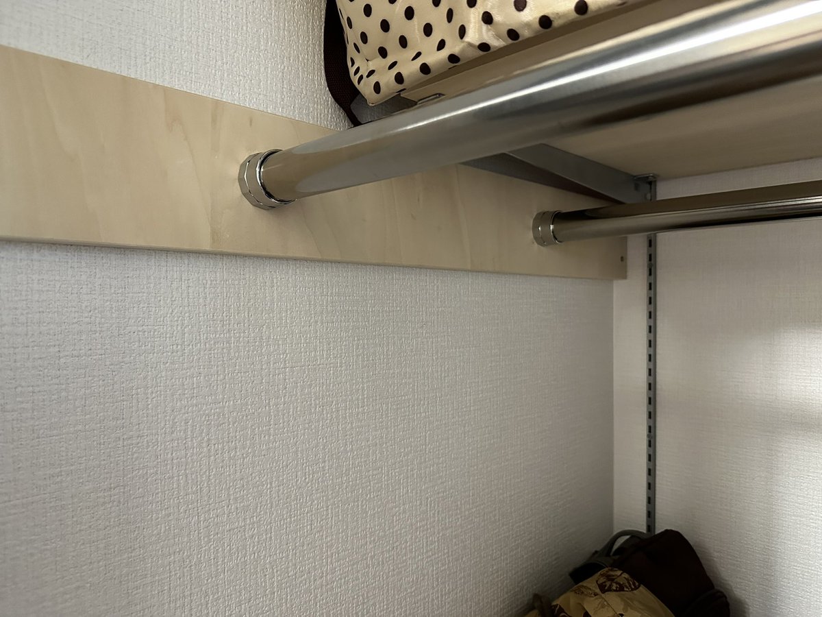 Diy2Cat's tweet photo. 実家の建て替えが終わり、引越しの手伝いに北海道に帰省。

猫のトイレや餌を収納出来る棚作りと、クローゼットのポール増やしました😃

初めてグラインダーでポールカットに挑戦したけど…回転系はやっぱ怖いと感じたので、次、使うことは無いと思いました😅 https://t.co/n4VfjbfizS