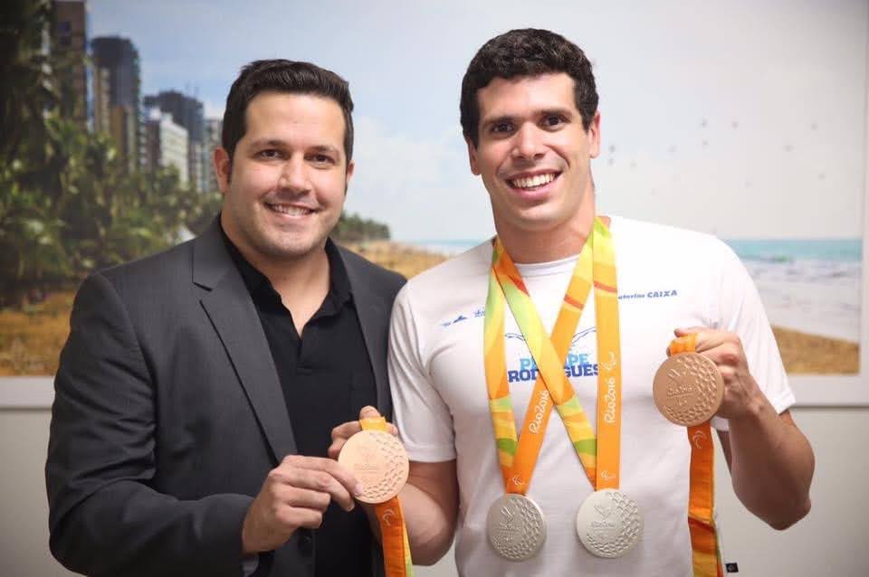 Diego Pérez (@1perezdiego) on Twitter photo O pernambucano <a href="/BrPhelipeR/">Phelipe Rodrigues</a> conquistou a medalha de ouro nos 50m livre na natação do Parapan do Chile! Parabéns!!! Considero!! O pernambucano <a href="/BrPhelipeR/">Phelipe Rodrigues</a> conquistou a medalha de ouro nos 50m livre na natação do Parapan do Chile! Parabéns!!! Considero!!