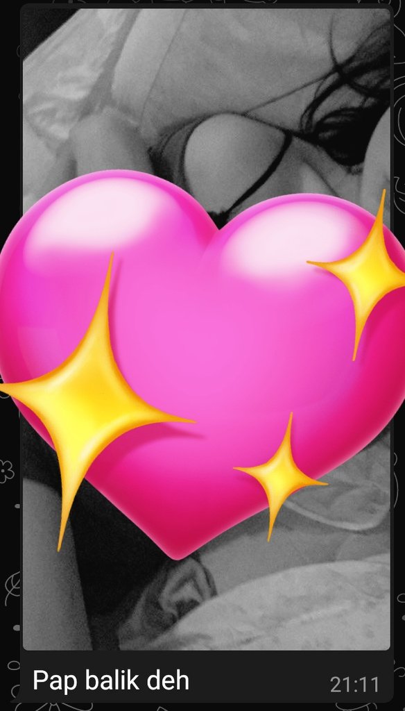 Bajunya yang bener dulu, she said. Tapi pap dia ke saya :)