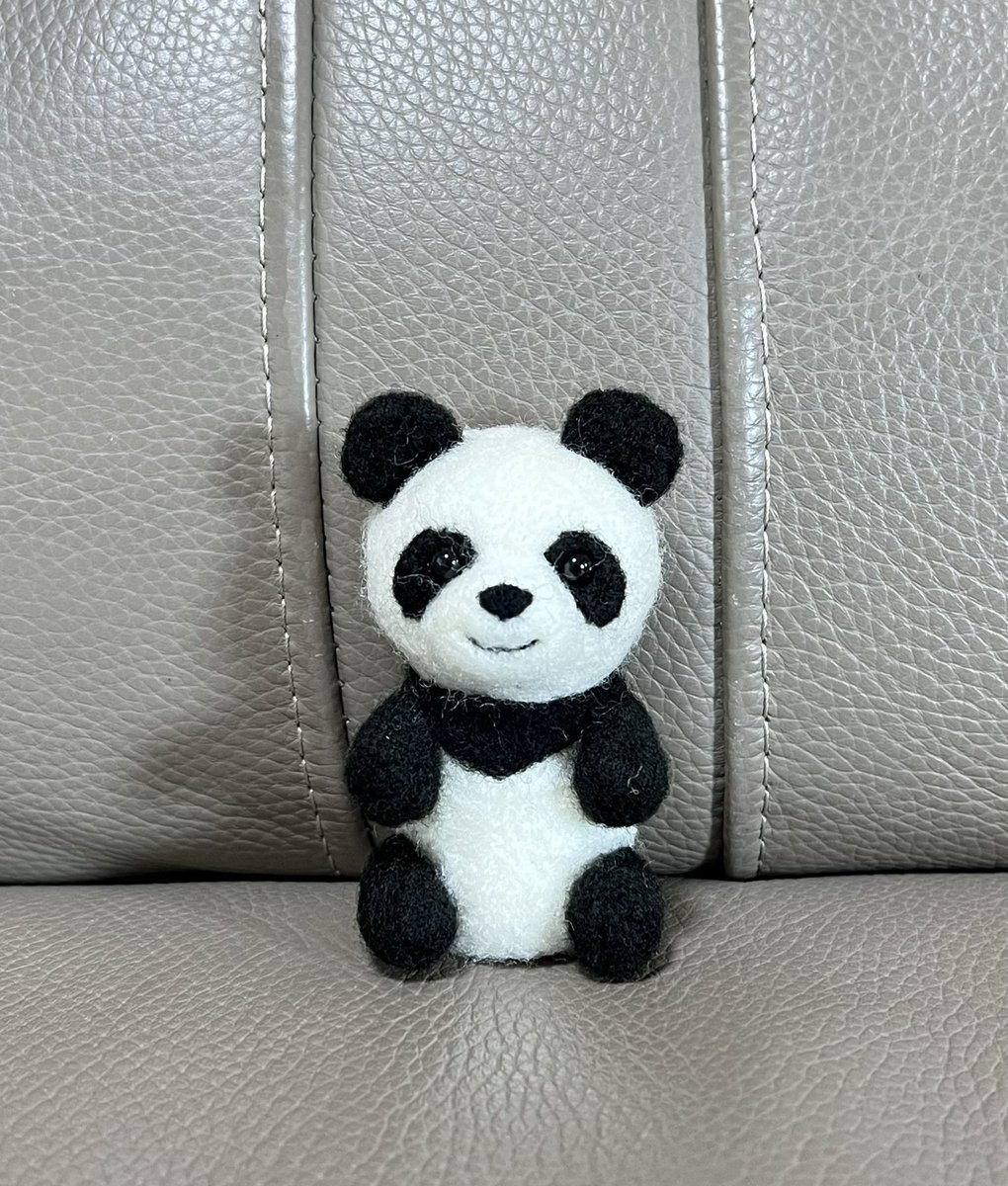 毎夜は出来ないけど、ちまちまやってます☺️

今回はパンダ🐼☺️
⁡
次は何作ろっかなぁ🤔💭
⁡
#羊毛フェルト
#パンダ
#ぱんだ
#ハンドメイド
#自分時間