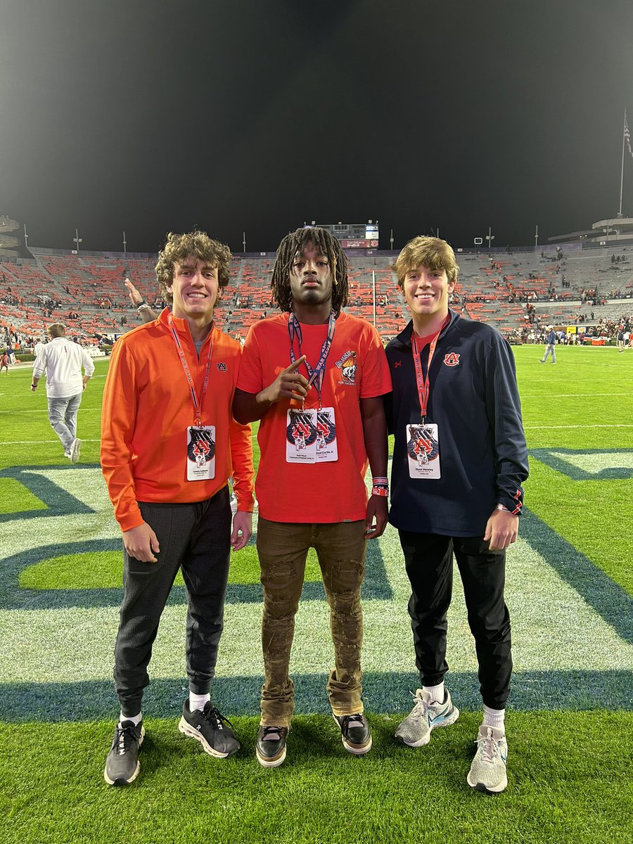 ReshodCurtisjr_'s tweet photo. Great Visit at the plains‼️Glad to be back (Check out these DAWGS)
@huck_hensley @AshtonCaldwell_ @AuburnFootball @TrovonReed @CoachDavisWR @cannon_monty @_kayinlee @PlayBookAthlete @coachtslaton12 @RecruitGeorgia @CalebJ_Rivals @WRHitList @Wideout_Tech @AuburnFootball https://t.co/OA3dprFPJa
