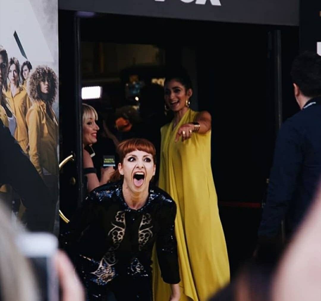 I can match your energy anytime 🦁@Najwa_Nimri 😝🤪😜🥸🤘🏼🤘🏼🤘🏼❤️‍🔥

Look at Alba in the background 🫵🏼💛

#najwanimri #funnyfaces #rockstar #rawr #lioness