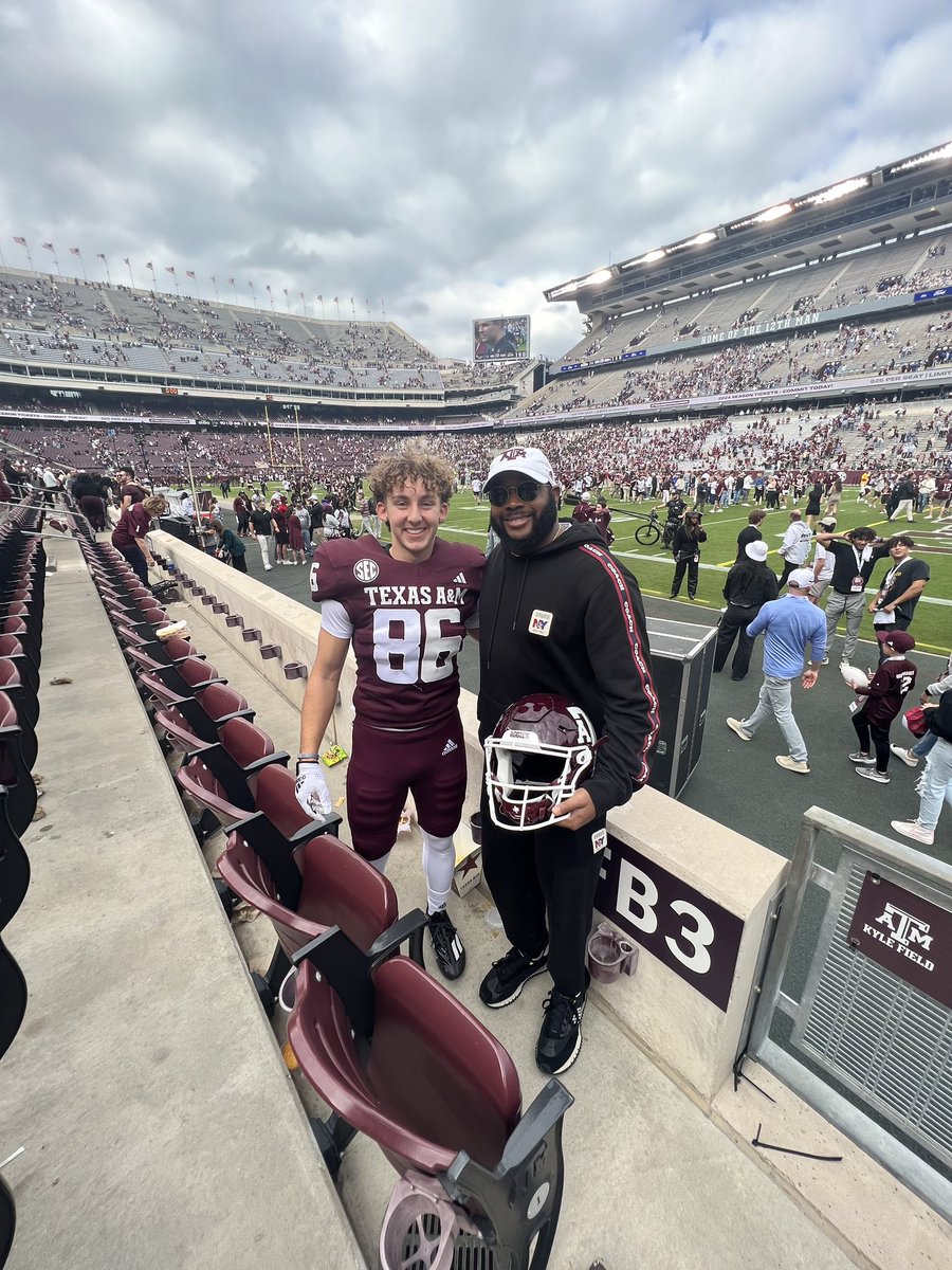 IamCoachWash's tweet photo. Dream come true!  So proud of you! I’m excited to see what the future has in store for you @BurtinRyan. Proud coach moment!! https://t.co/dxECLsIwod