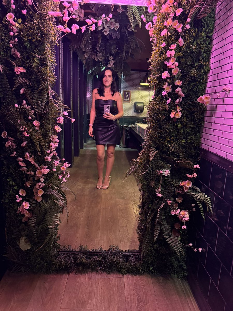 Helen Robinson tweet media