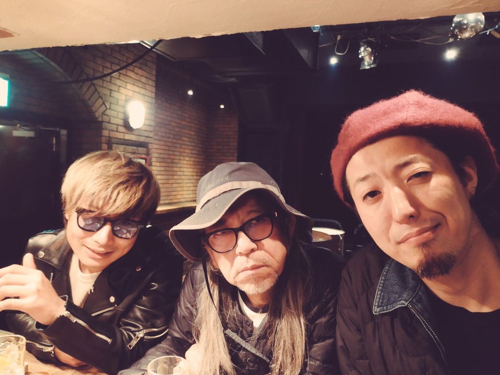 theswissporno's tweet photo. 誕生日備忘録②
初千葉のThe MappysのトシはDEEP千葉イベントの後、MORE DEEP千葉な
サイトウヒロシ氏(千葉LOOK)の襲撃に見舞われる。
彼がサイトウヒロシ氏のDEEP KISS等の洗礼を受けたことは言うまでもない。
BIG LOVE and R&R
#千葉LOOK
#mappys
#スイスポルノ
#theswissporno https://t.co/7jyQeu0o9n