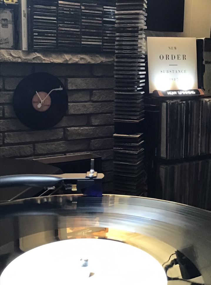 MooseTrudeau's tweet photo. New Order – Substance
Accompanied with a Springbokkie, feels like I'm in heaven! ✌️
#nowspinning #vinylrecords #digestif https://t.co/O1ATTmcyX9