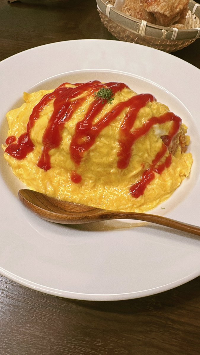 mochasweets121's tweet photo. 𖠿割烹 川出家

割烹で有名なオムライス。
ボリューミー具沢山でおいしかった💓

#長野市 #篠ノ井 #川出家 #オムライス https://t.co/MLAsLXekOX