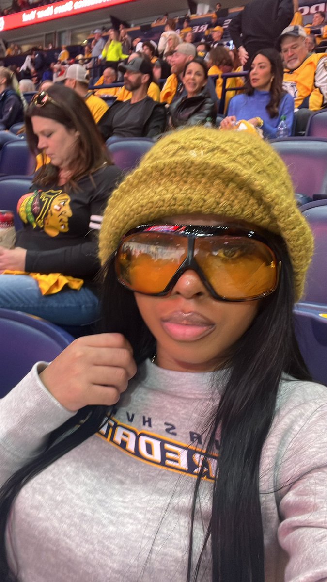 klosettalk's tweet photo. GO PREDS 💛💙 https://t.co/dxlPAeGqpQ