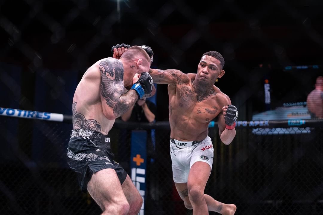 gastonreyno's tweet photo. Arrechooooooo  @michaellmma  🕷️🇪🇨 #UFCVegas82 https://t.co/oCSaPzsDfL