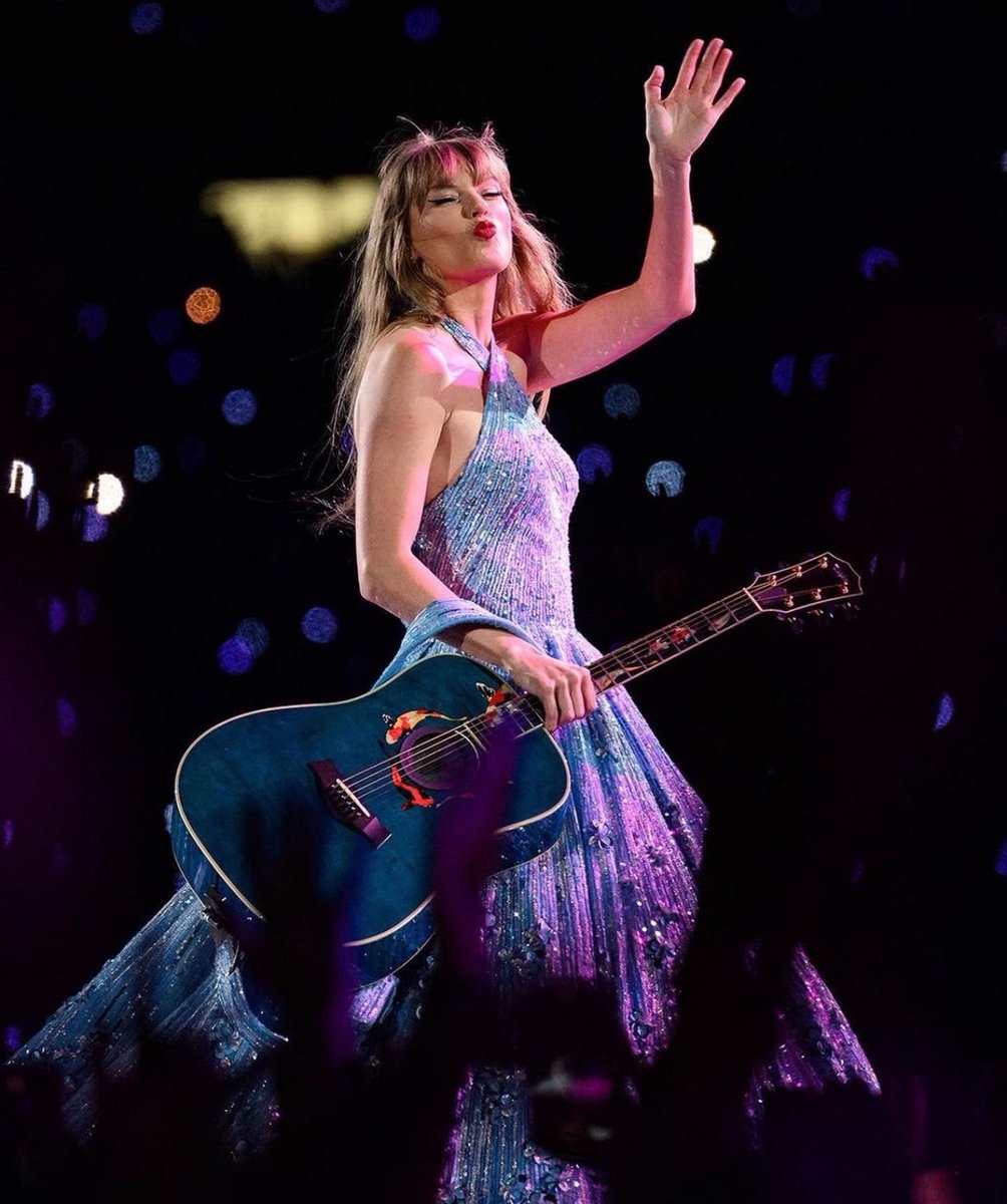 TSwiftNZ's tweet image. You’ve always been there for us on our hardest days and today we are here with you on one of yours. Thank you for always putting the safety of your fans &amp;amp; crew first. You helped more than you should have even needed to.

Let’s get #WeLoveYouTaylor trending to show our support ❤️‍🩹