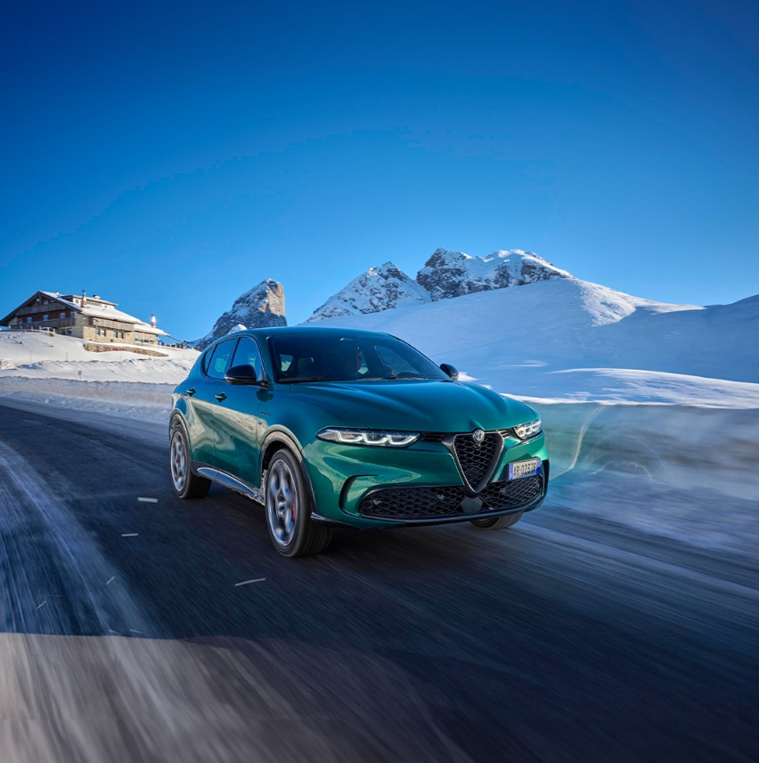 rairdonsAlfa's tweet photo. Gearing up for drives like these. 🏔 What is your favorite season to drive in? 

#moutains #alfaromeo #kirklandwa #washington #winter #winterdrives https://t.co/SEZyzcKDYP