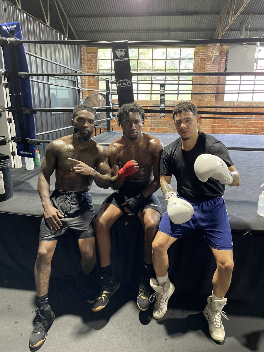 prospect_killer's tweet photo. Tune into @ShowtimeBoxing Nov.25th and watch the homie Lex Eat!!🦈🍽️👊🏼 https://t.co/kVkT1FO3Ij