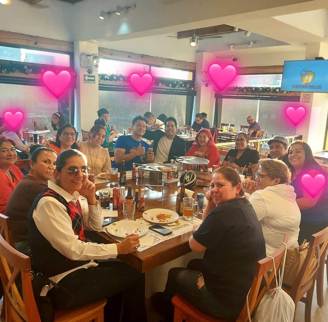 HERMOSAHANY's tweet photo. Festejando 🎉 mi cumple 🥳🎂 con personitas súper especiales!!! Muchas gracias!!! 😊😘 https://t.co/XAYW9bN4Sf