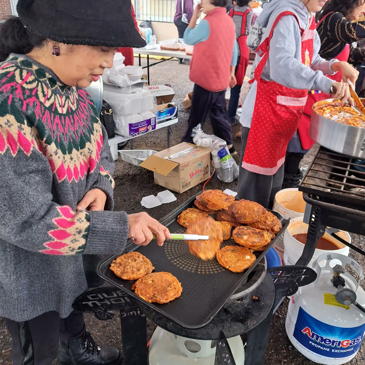 JennyAstello's tweet photo. Hey #OPNation! Today, my family &amp; I went to the Korean Kimchi Festival! 🇰🇷❤️ It was so AWESOME! So many Kimchis,   rice cake soup, fish cakes, cinnamon pancakes (for the kids), dumplings &amp; amazing Korean meats. #OnPatrolLive #OPLive  @ReelzChannel @OfficialOPLive #OPLiveSnacks https://t.co/PdpwfTLEfv