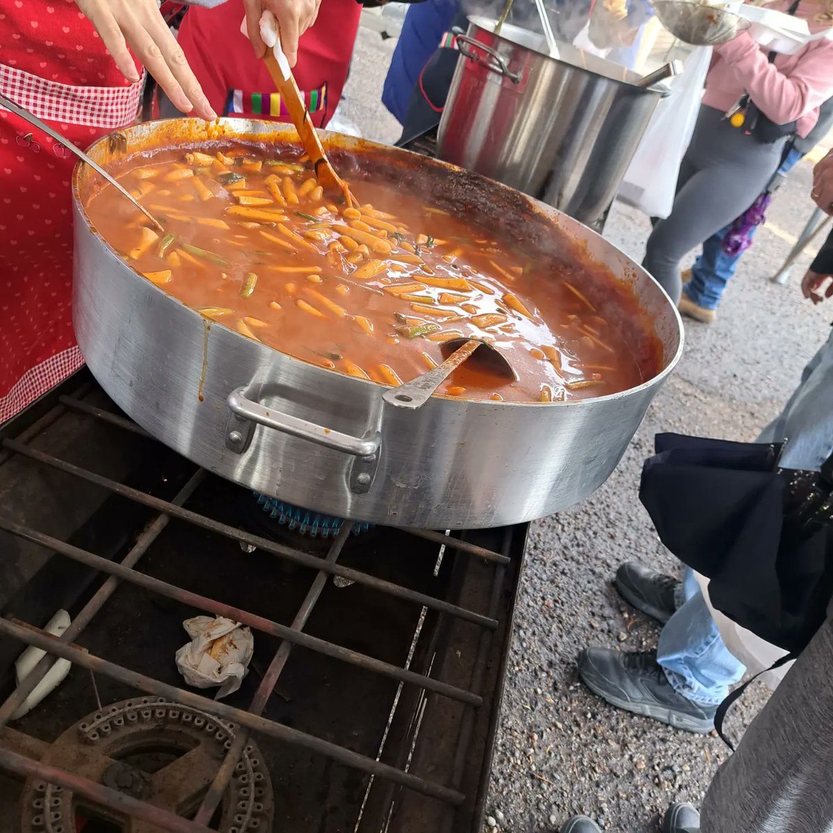 JennyAstello's tweet photo. Hey #OPNation! Today, my family &amp; I went to the Korean Kimchi Festival! 🇰🇷❤️ It was so AWESOME! So many Kimchis,   rice cake soup, fish cakes, cinnamon pancakes (for the kids), dumplings &amp; amazing Korean meats. #OnPatrolLive #OPLive  @ReelzChannel @OfficialOPLive #OPLiveSnacks https://t.co/PdpwfTLEfv