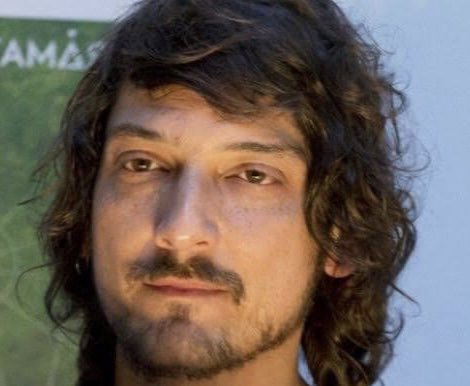 *Pobre León Larregui, siempre tan predecible. Va a volver a fumar piedra*

*La buena piedra... ¡Nada le gana!*