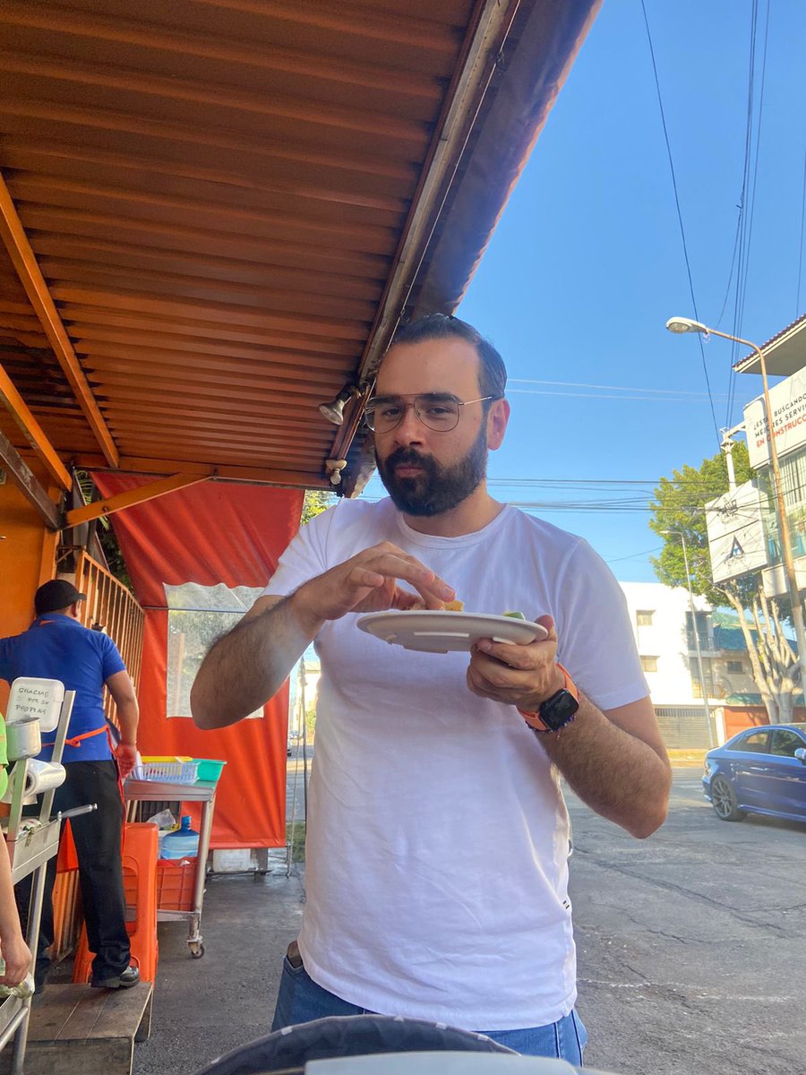RamonFdzS's tweet photo. Háganse un favor y vayan a comerse unos tacos al pastor en el Súper Salsa en 31 Ote en Anzurez #Puebla https://t.co/NoTo6lNnGr