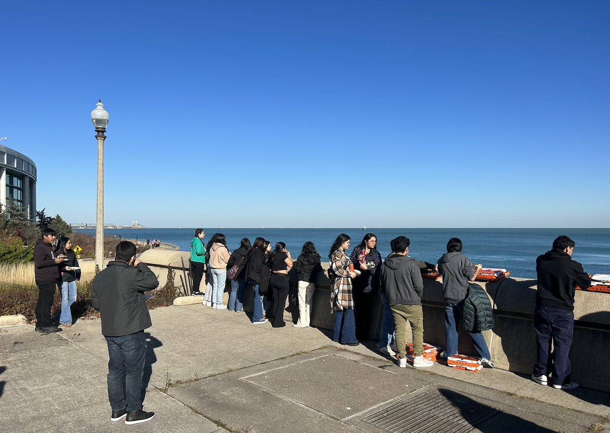 BGovertsen's tweet photo. Pizza with a VIEW after exploring the Shedd Aquarium🔆 I can’t wait to see what Ola’as is up to next month! https://t.co/MgYrnCc7YL