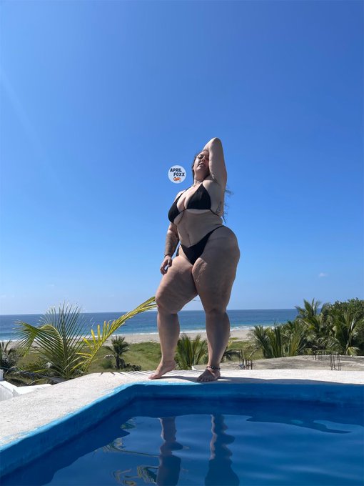 1 pic. Thickest thighs in the game ? https://t.co/yqUv4ACTYG