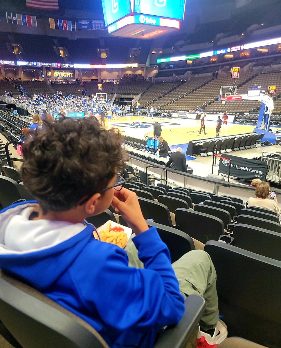 First Creighton bball game #gojays