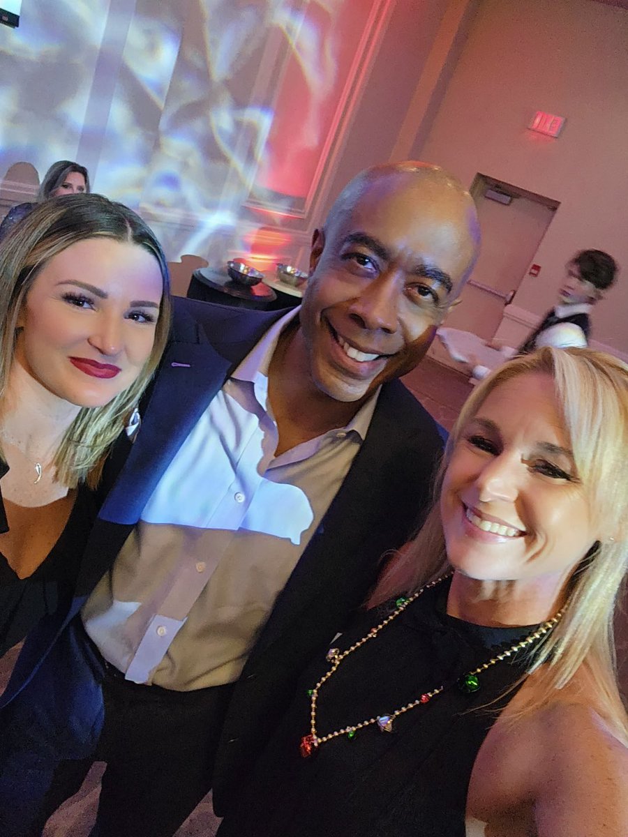 Officer Shannon (@seames_tps) on Twitter photo Night out with my co-worker Laurie <a href="/thecoffeecop/">Laurie McCann</a> at the #EveningOfHope gala.
A night to raise awareness to youth with mental health issues. Thanks to <a href="/nathandowner1/">nathan downer</a> for being the MC for this incredible event. Night out with my co-worker Laurie <a href="/thecoffeecop/">Laurie McCann</a> at the #EveningOfHope gala.
A night to raise awareness to youth with mental health issues. Thanks to <a href="/nathandowner1/">nathan downer</a> for being the MC for this incredible event.