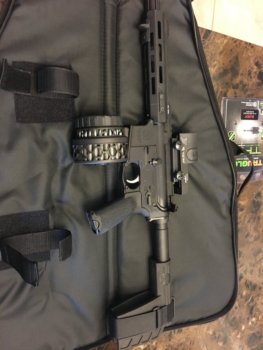 Floridakine's tweet photo. @NRA @footballfacts @FoxNews We love our rights! #NRA4LIFE https://t.co/nN40lpSEzi