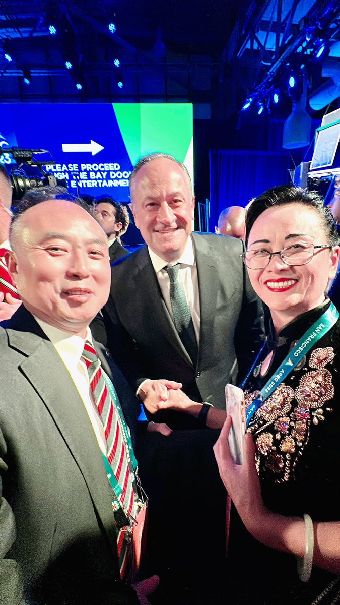 drlingluo's tweet photo. Very honored to attend the 2023 APEC Leaders Welcome reception with President Biden ! https://t.co/4VEzthuqot