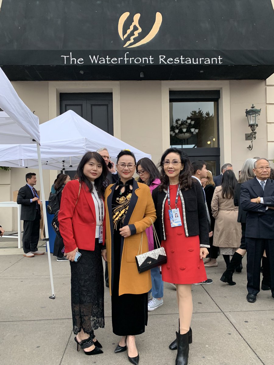 drlingluo's tweet photo. Very honored to attend the 2023 APEC Leaders Welcome reception with President Biden ! https://t.co/4VEzthuqot