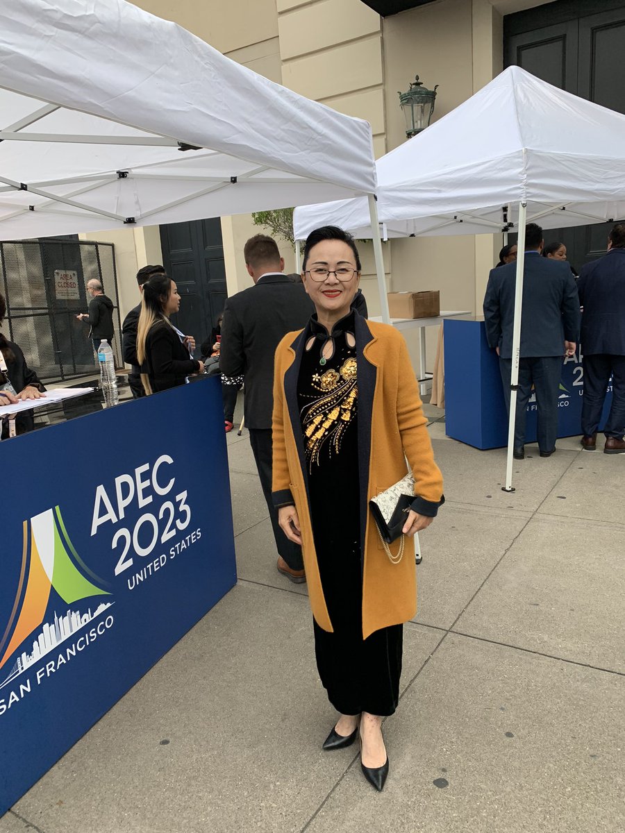 drlingluo's tweet photo. Very honored to attend the 2023 APEC Leaders Welcome reception with President Biden ! https://t.co/4VEzthuqot