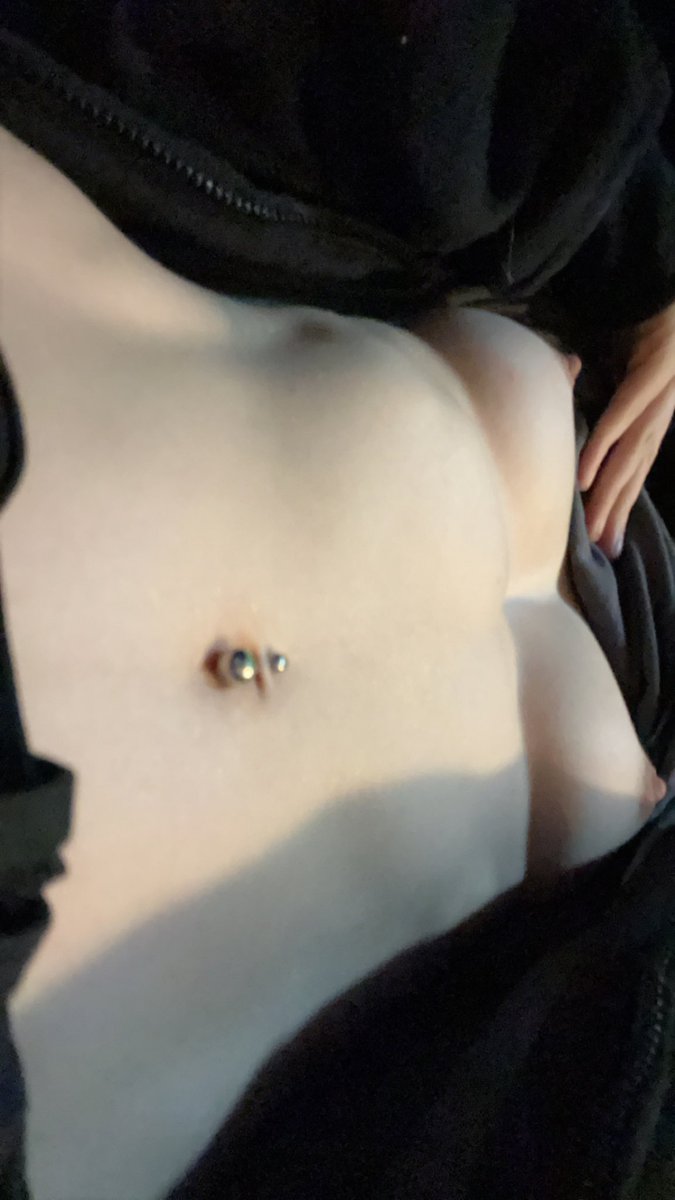 lostlovr's tweet photo. sorry didn’t even realize i barely posted today 😧 https://t.co/Sf3MNnyVMo