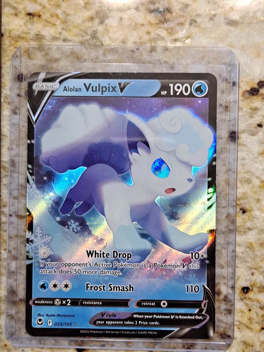 Pulled this card yesterday 😭
Vulpix is so cute :3