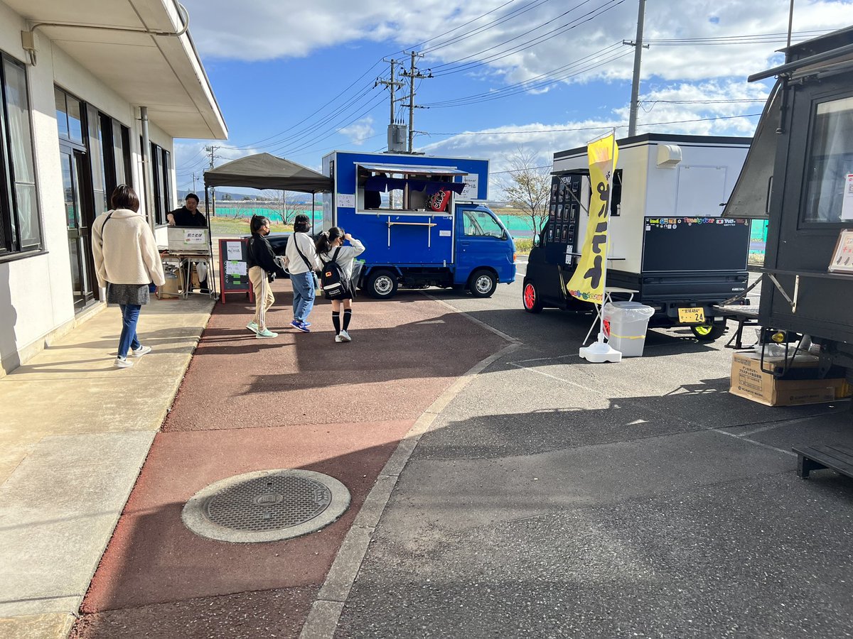 BQR089's tweet photo. おばけ屋敷「オソロシサマ〜消えた赤い女〜」、いよいよスタート！
本日17時まで実施していますので、ぜひ遊びにきてください👻
#おばけ屋敷　#お化け屋敷　#バケラッタ　#宮城県　#東松島 https://t.co/QAW9fHzDgp