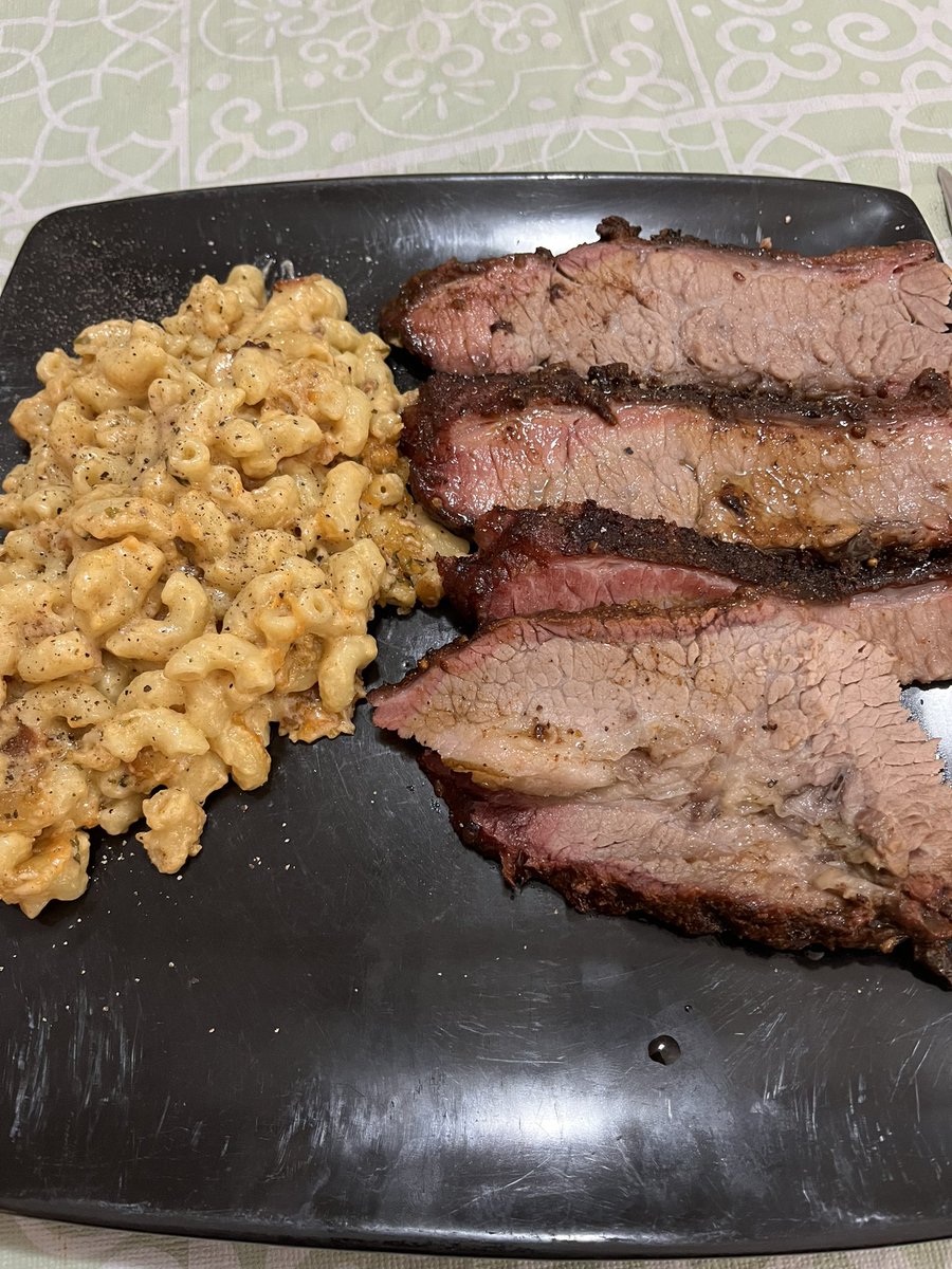 CastRedhead's tweet image. Brisket and Mac &amp;amp; Cheese on the smoker for dinner tonight! Brisket rubbed in #ThereinLiesTheRub #BlueberryRub and some #ChocolateChipotleRub from @FarOutFoodz