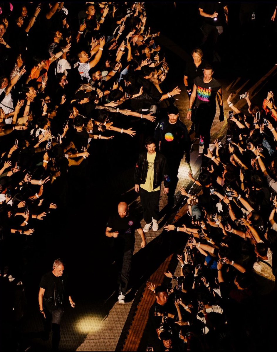 ColdplayArg96's tweet photo. Show #118 #coldplayjakarta 

#coldplay #indonesia #jakarta #musicofthespheresworldtour https://t.co/C5K8xoR0g8