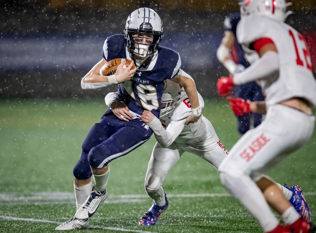 LonerganPhoto's tweet photo. At the half, the No. 2 Marist Spartans lead No. 3 Seaside 16-7 in the @OSAASports Class 4A semifinals at Hillsboro Stadium in Hillsboro.

For more photos and live updates visit https://t.co/yxC6tZM2XR

@registerguard #opreps https://t.co/athpCwxf9O