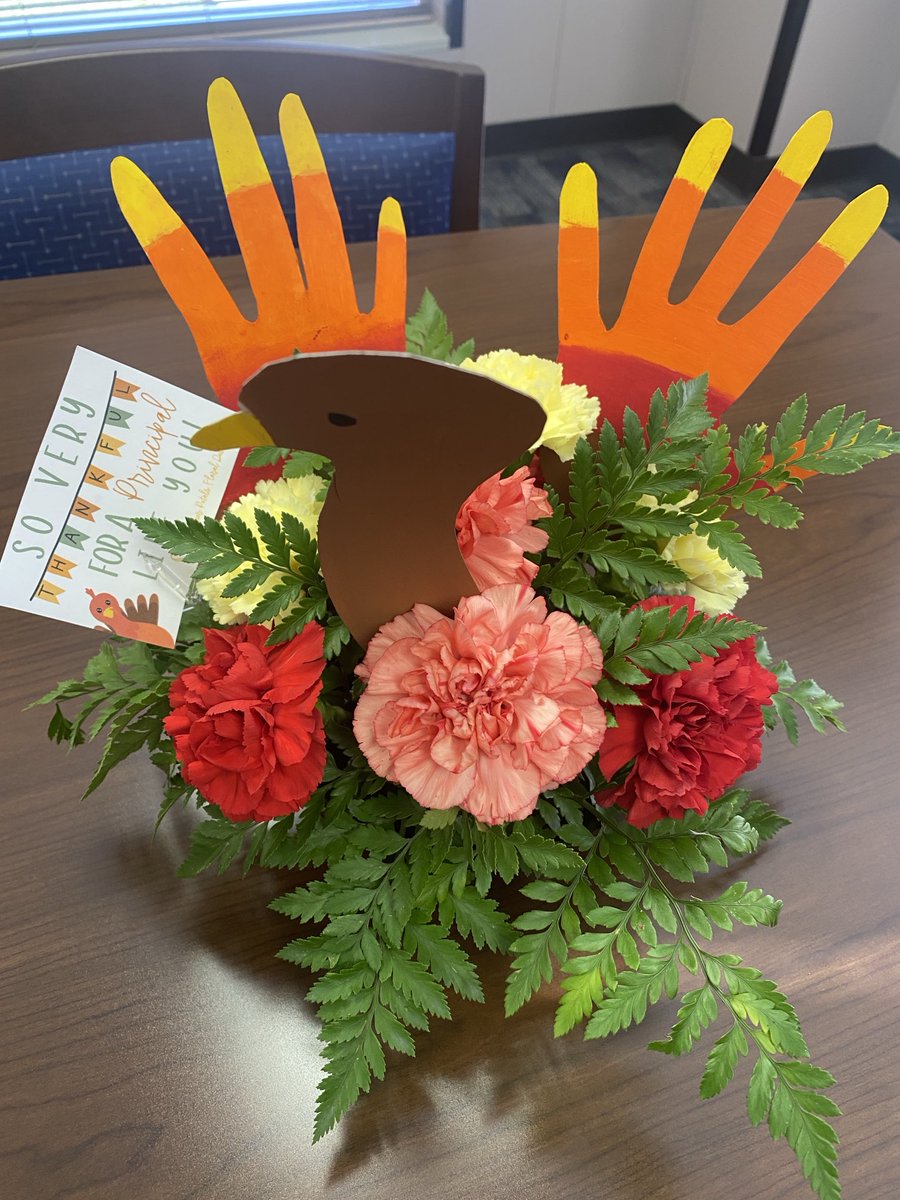 2015CSPrincipal's tweet image. So much to be thankful for โฆ@CySpringsHSโฉ. Celebrating our National Achievement Program Scholars, Students sharing what they are thankful for, a beautiful centerpiece from โฆ@CySpringsFFAโฉ and a #ProgramSweep from โฆ@CySpringsGBBโฉ #WeAreThatSchool #AllDayEveryDay