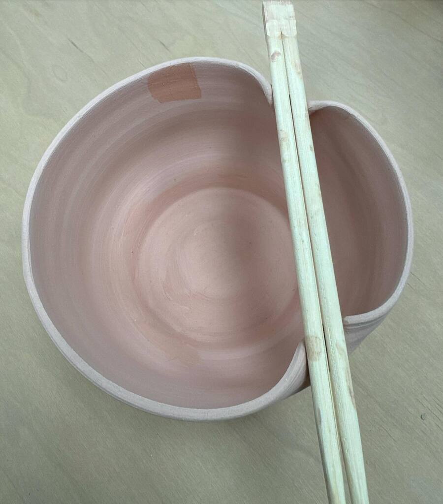 PottersPotts's tweet photo. Latest project!!! Bowls with chopstick holders :)
.
.
.
.
.
#clay #pottery #clayart #ramen #ramenbowl #chopsticks #bowl #ceramics #ceramicbowl #food #hungry #anchorage #alaska #potterspotts
#potterspotts #PottersPottsArt #CeramicCreations #PotteryMagic #HandmadePottery #Clay… https://t.co/rhPkzu5zyj