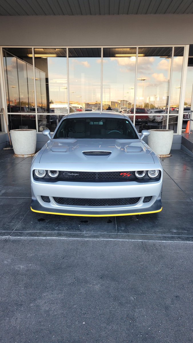 Sam_cash1's tweet photo. "My New Bitch, Wide Body Scatty Ho!"
#widebody#scatpack
#silversurfer
#yeahho https://t.co/MsPXPoH79b