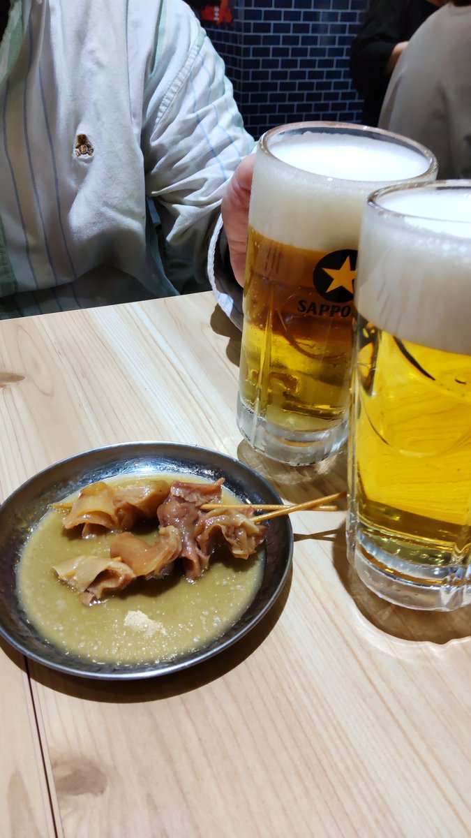 Kyon0328's tweet photo. ハッピーアワーでご機嫌になって、オリックス劇場に移動後、Macでコーヒー飲んでクールダウン。
LIVEが始まったら一曲目からそれ??♥️
あれよあれよとあっという間
素敵な時間でした
本日は、全身ダル重
にゃんこをモフモフしながら、心地よい疲労感に埋もれて過ごします
#GVII #布袋寅泰 #大阪 https://t.co/WsCeudXzwa