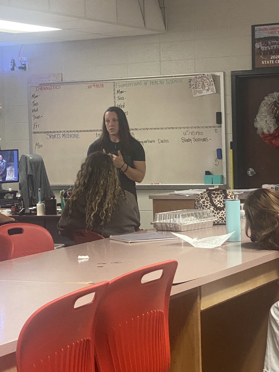 tyriffict's tweet photo. Thank you Coach and owner/operator Katie from CrossFit Hazel Green for coming and speaking to my sports medicine class about nutrition. She also gave tips on how to eat right over the holidays and as an athlete. @HazelGreenHigh @MCSS_CTE https://t.co/VQBt3hEeDK